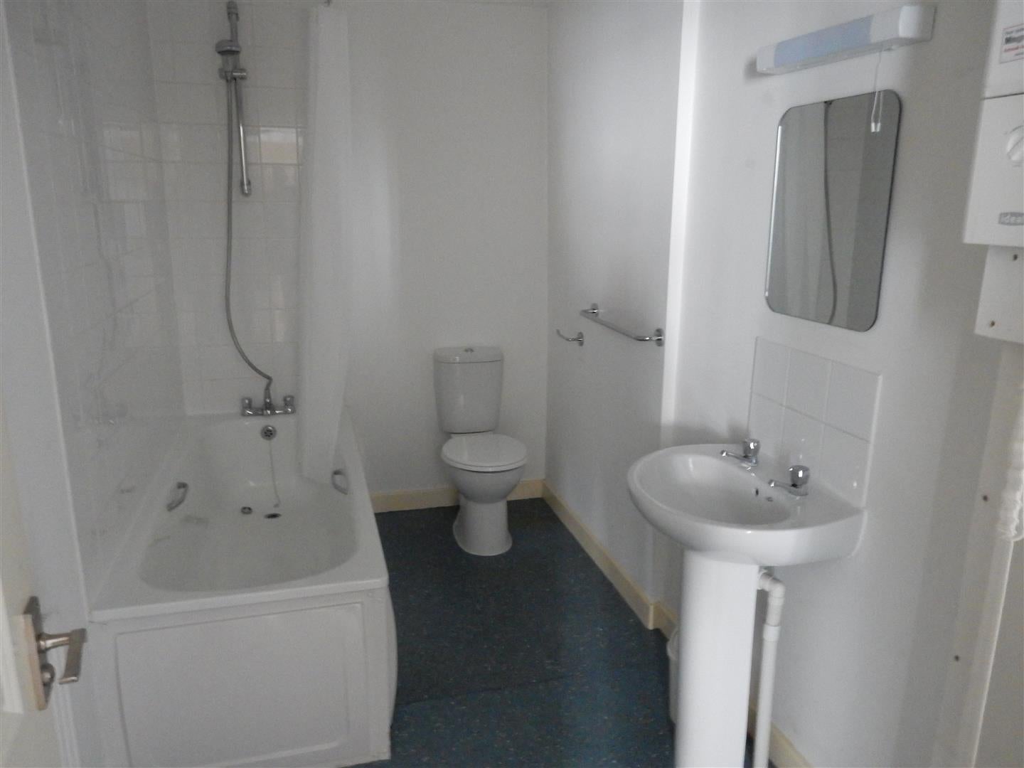 Flat George Lane in Greater London