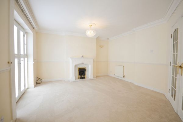 Flat Bramhall Lane South in Bramhall