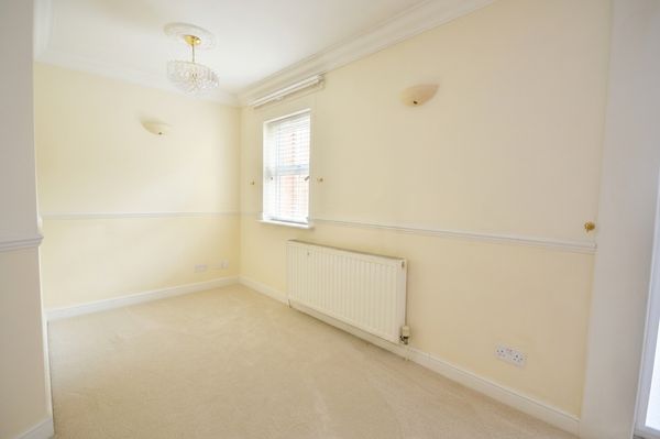 Flat Bramhall Lane South in Bramhall