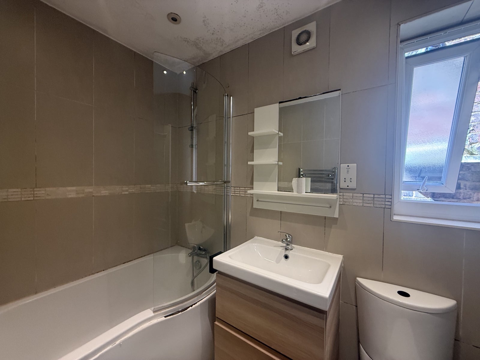 Flat Radnor Road in Greater London