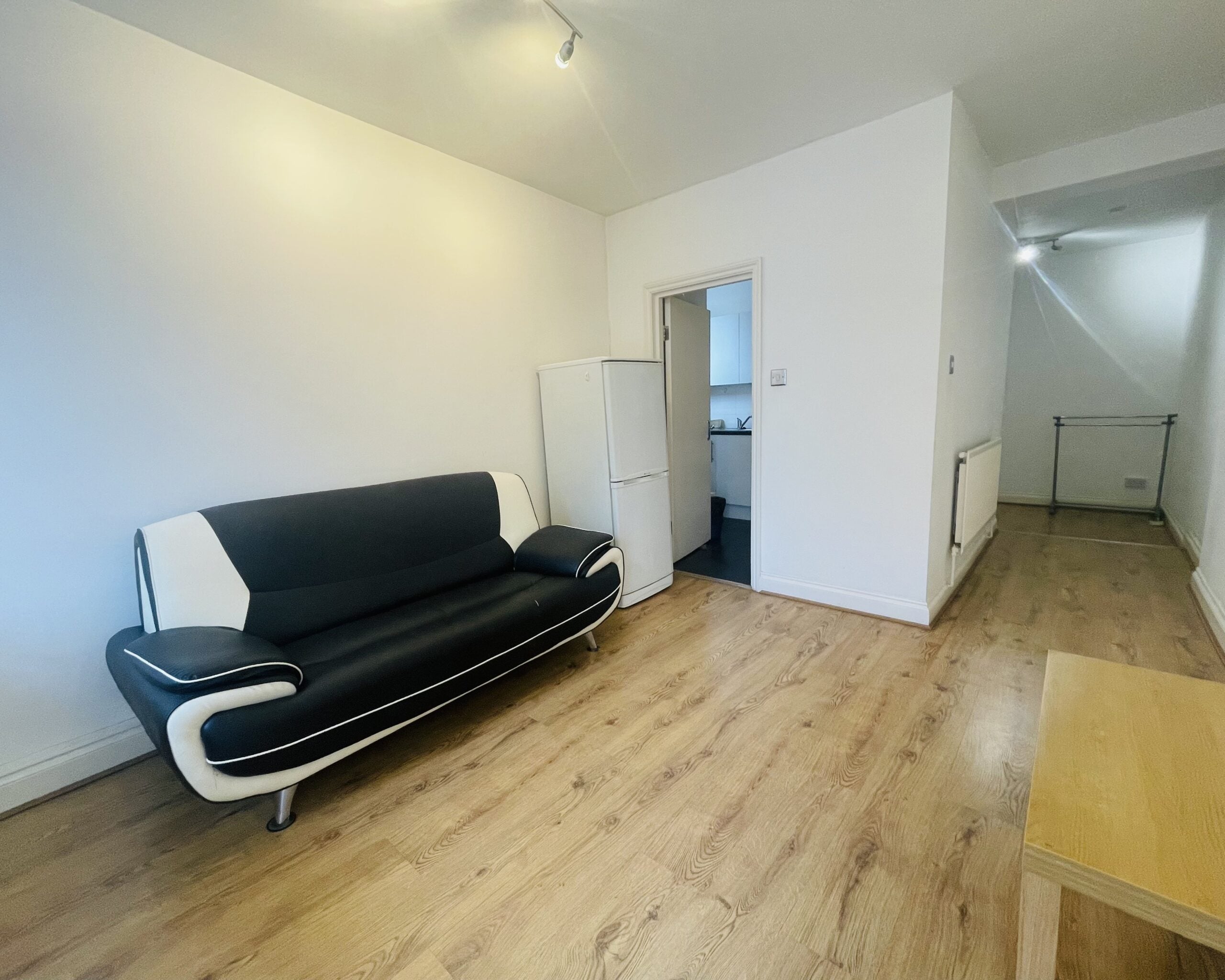 Flat Trinity Road in Greater London