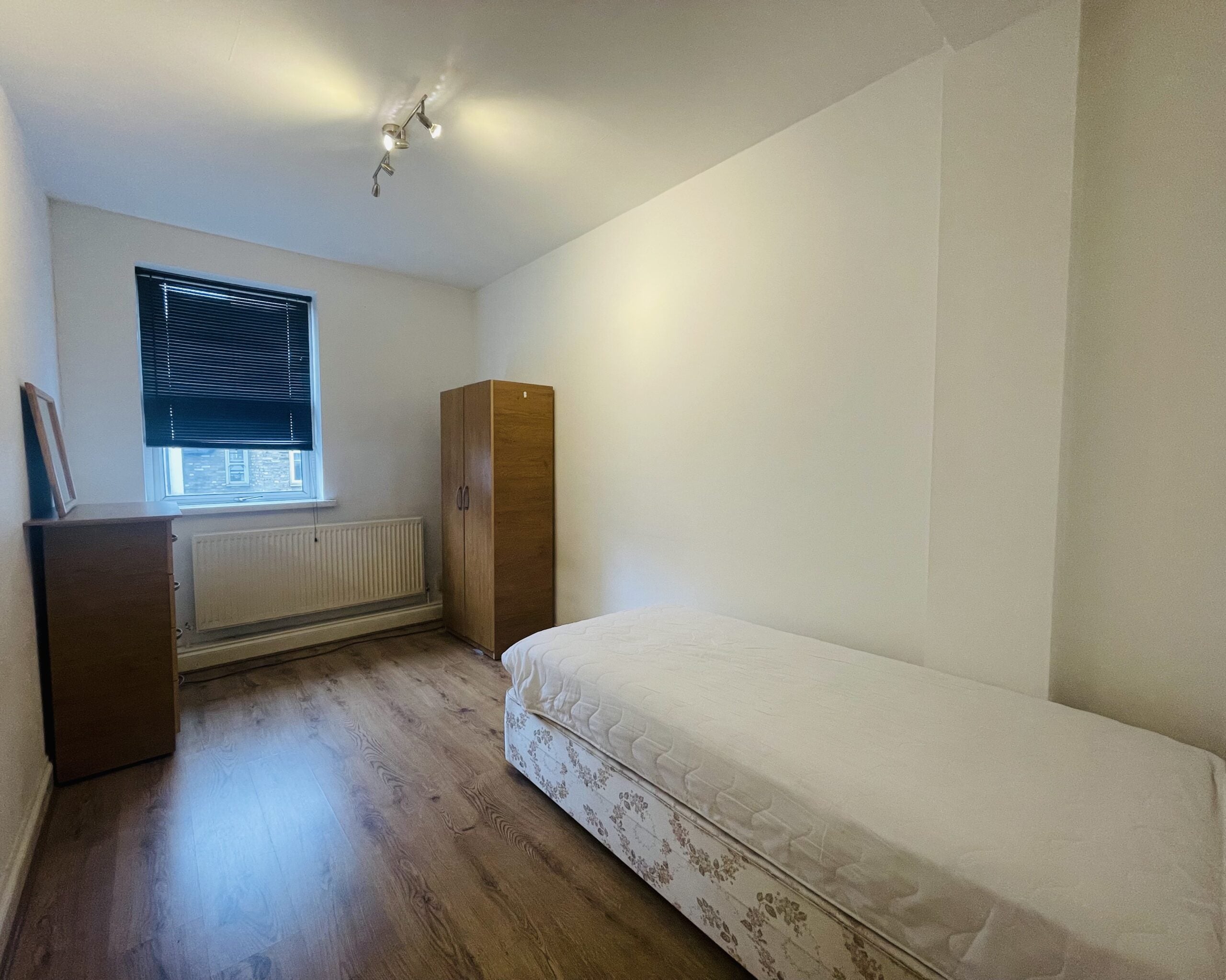 Flat Trinity Road in Greater London