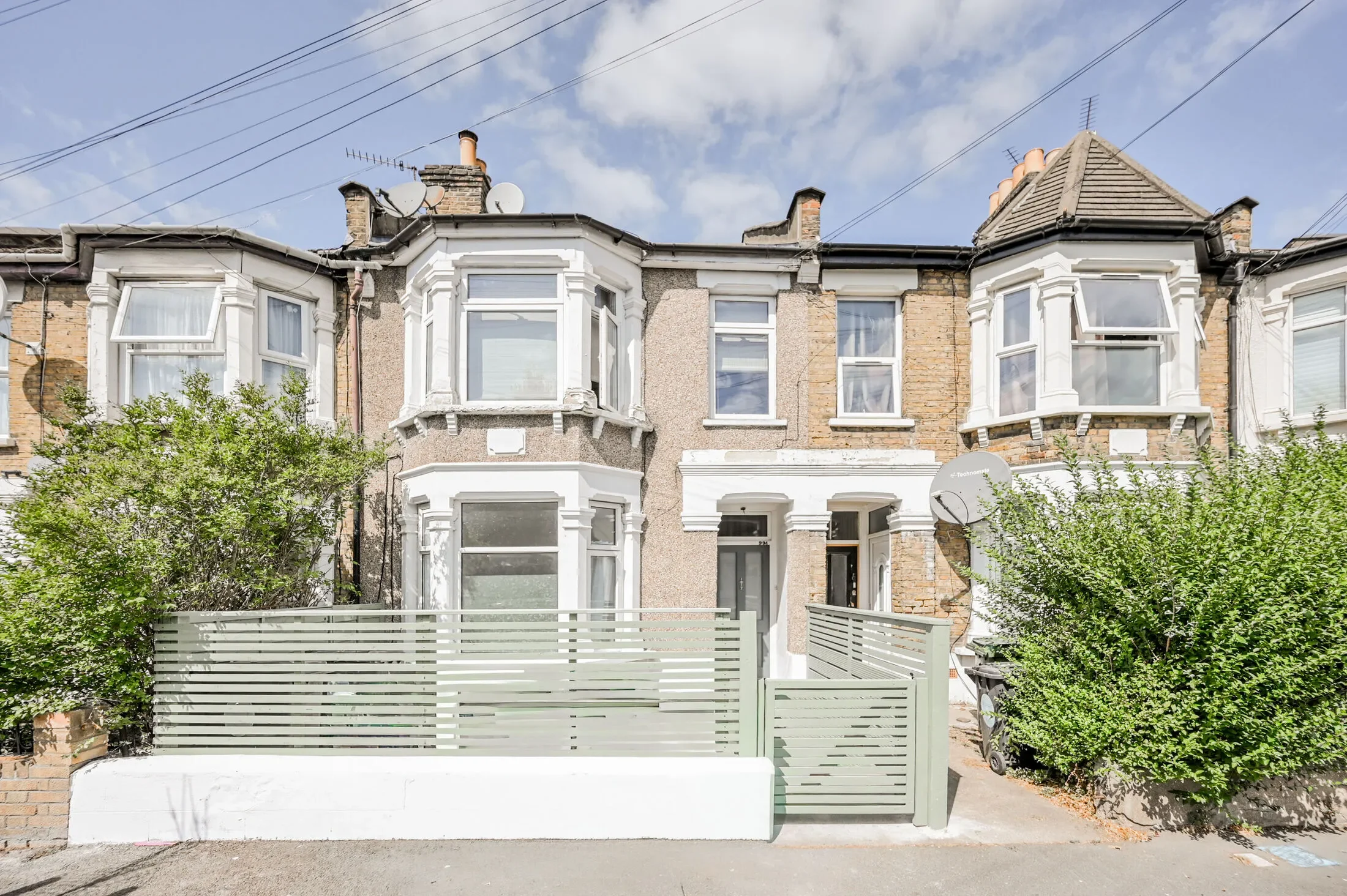 Flat Claude Road in Greater London