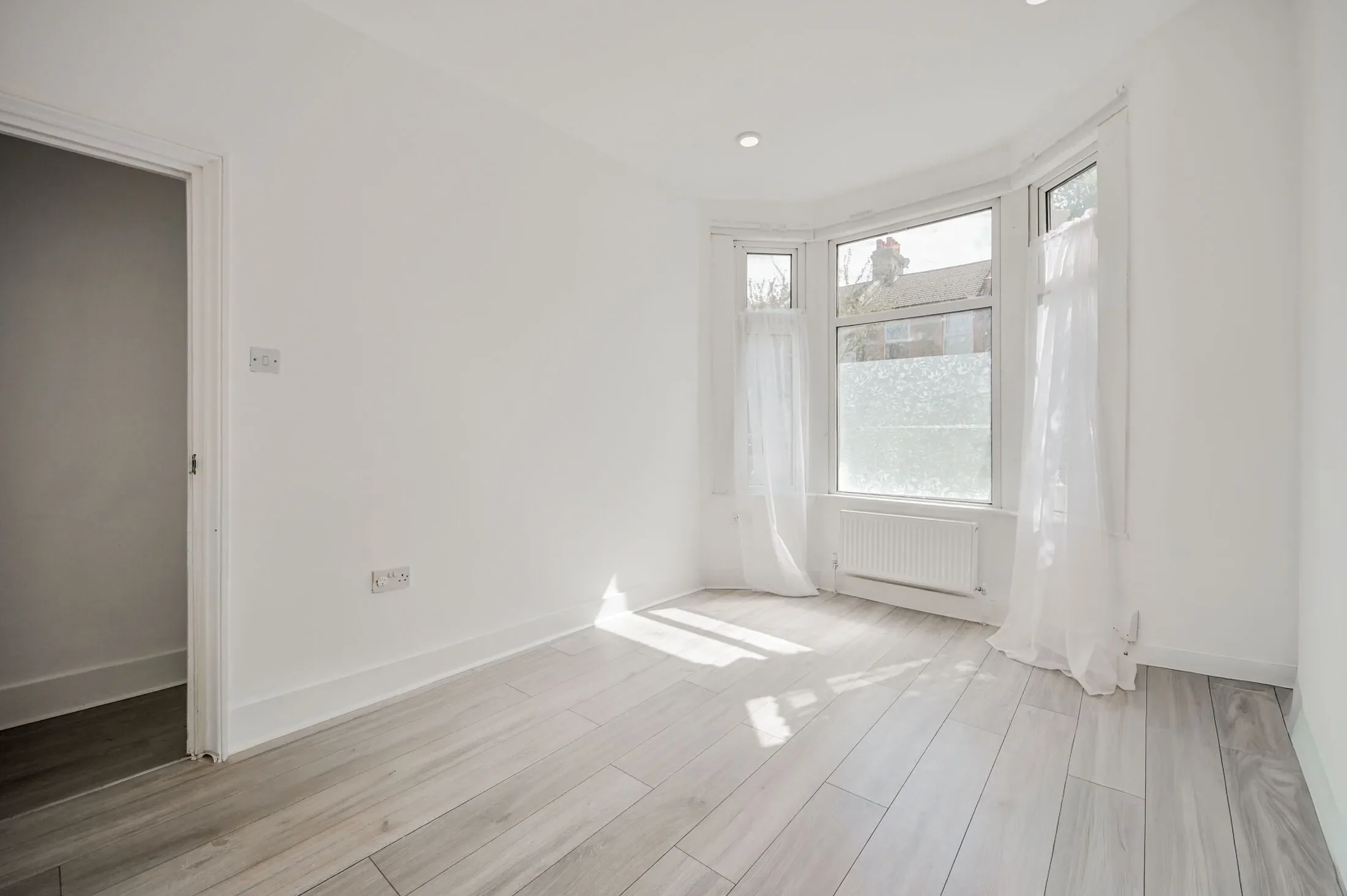 Flat Claude Road in Greater London