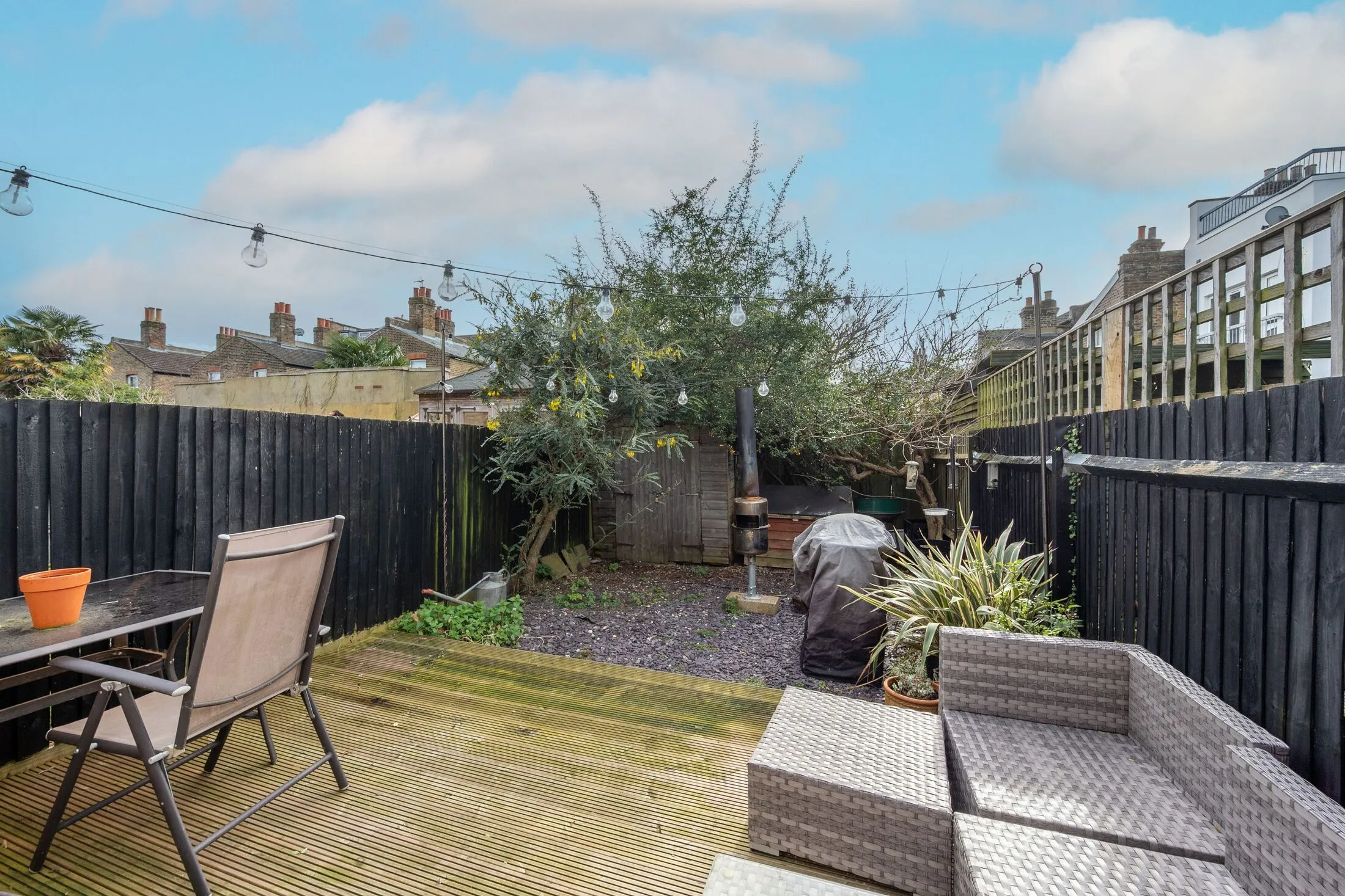 Flat Quicks Road in Greater London