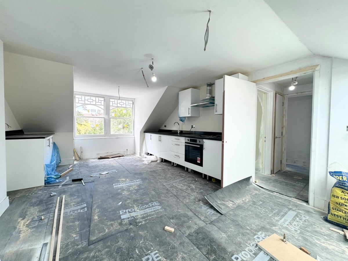 Flat Crouch Hill in Greater London