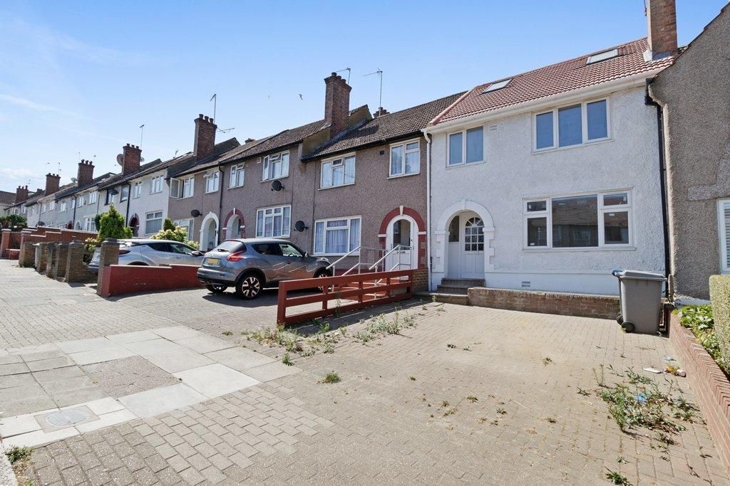 Room Coles Green Road in Greater London