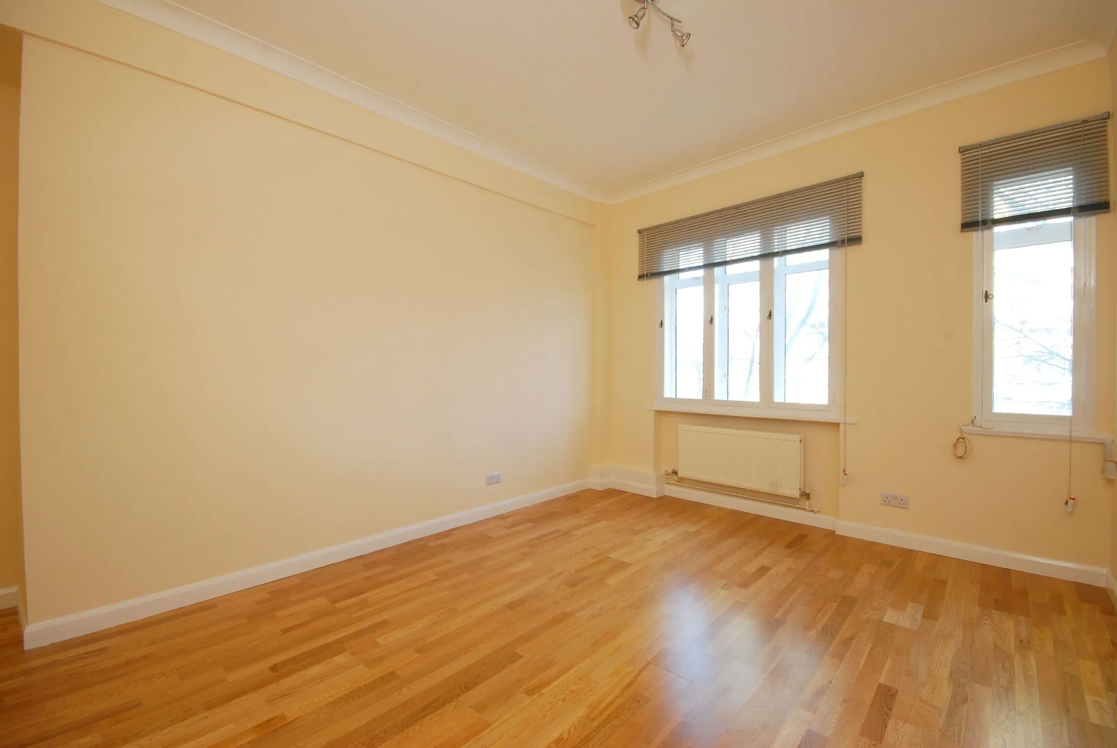 Flat Warren Street in Greater London