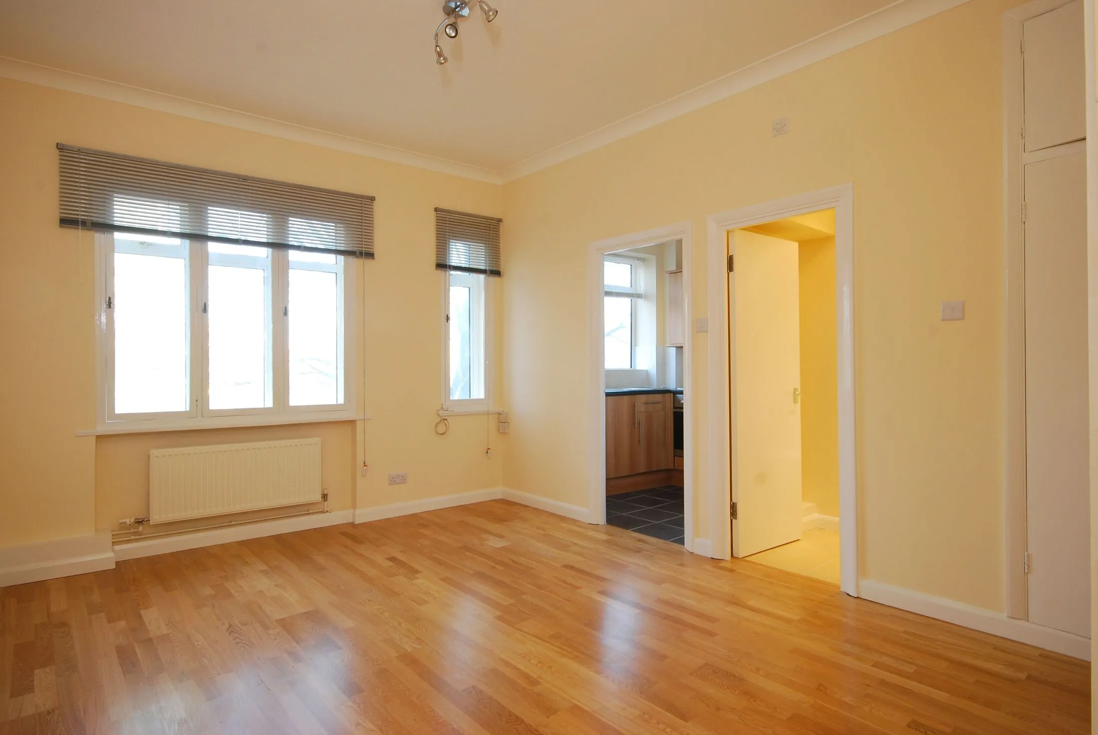 Flat Warren Street in Greater London