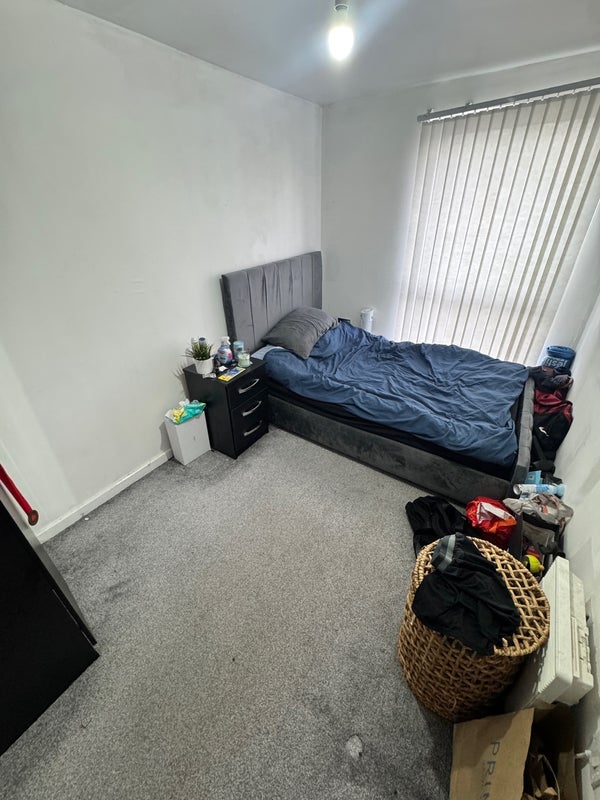 Room Elmira Way in Salford
