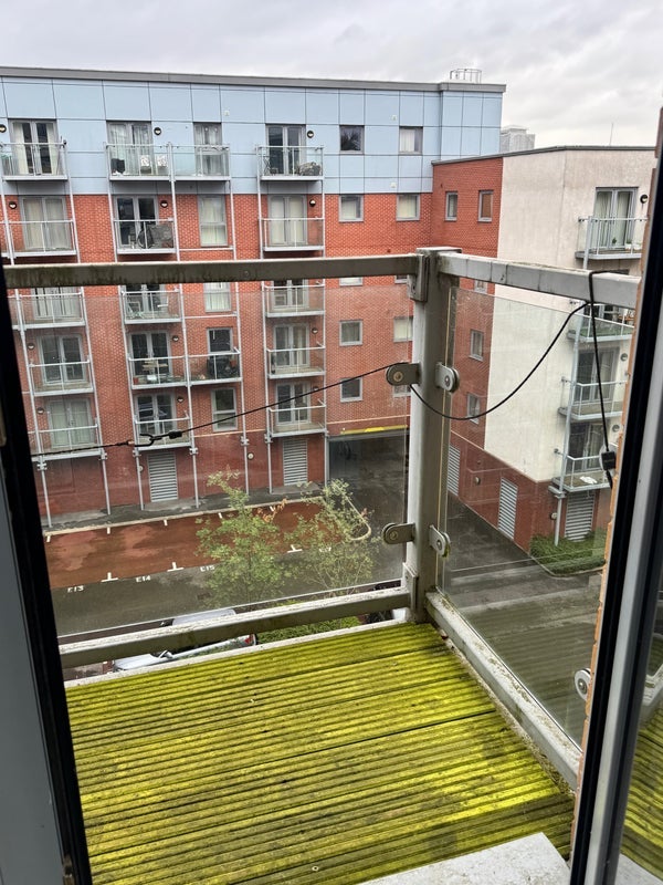 Room Elmira Way in Salford