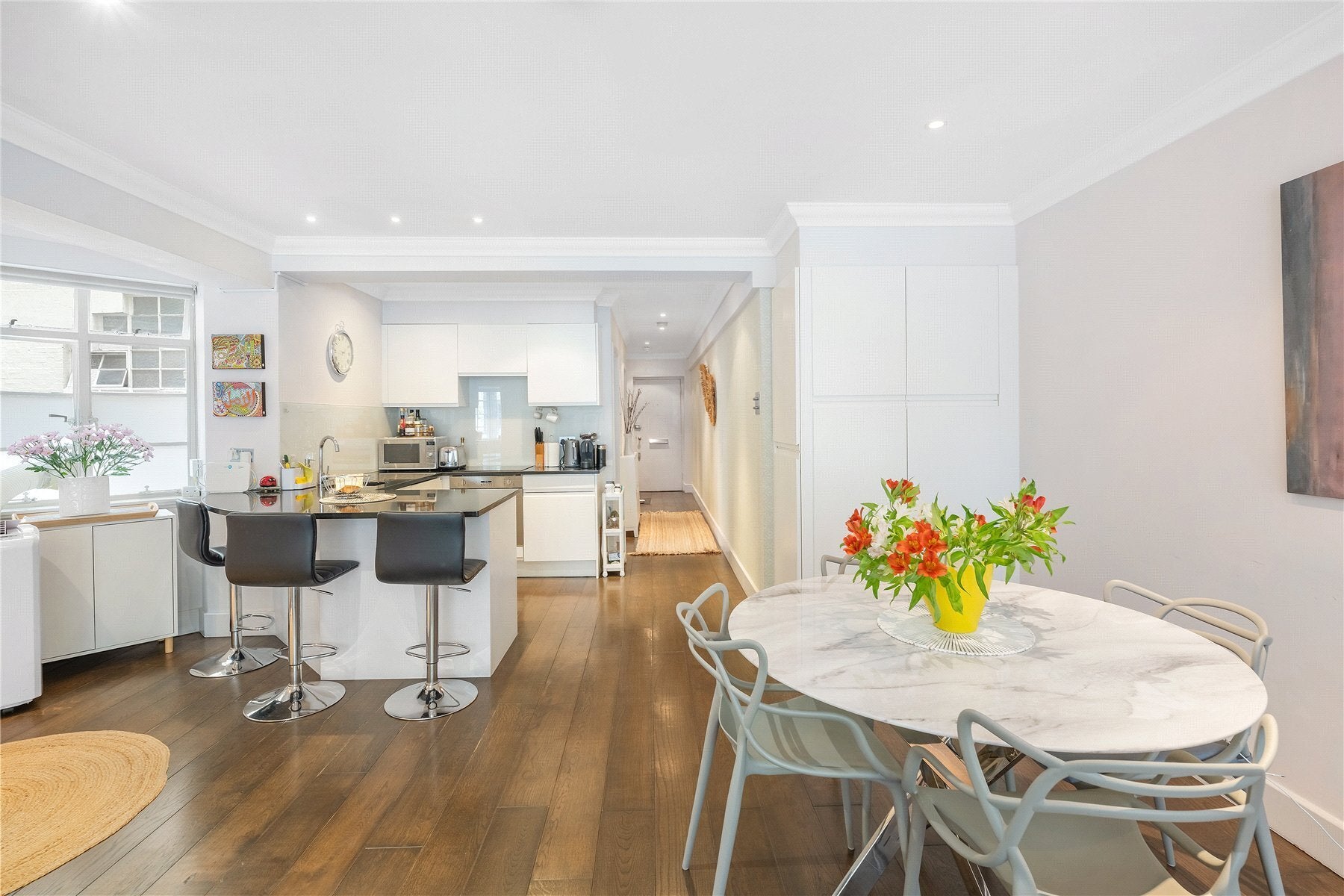 Flat Kensington High Street in Greater London