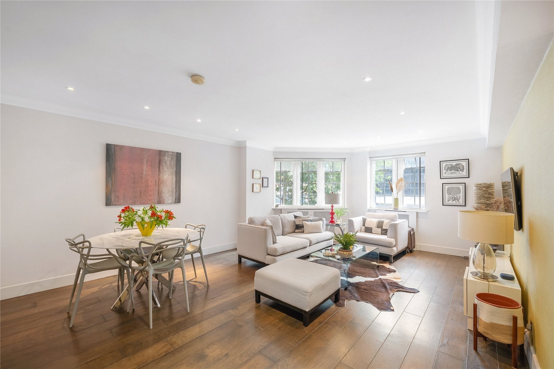 Flat Kensington High Street in Greater London