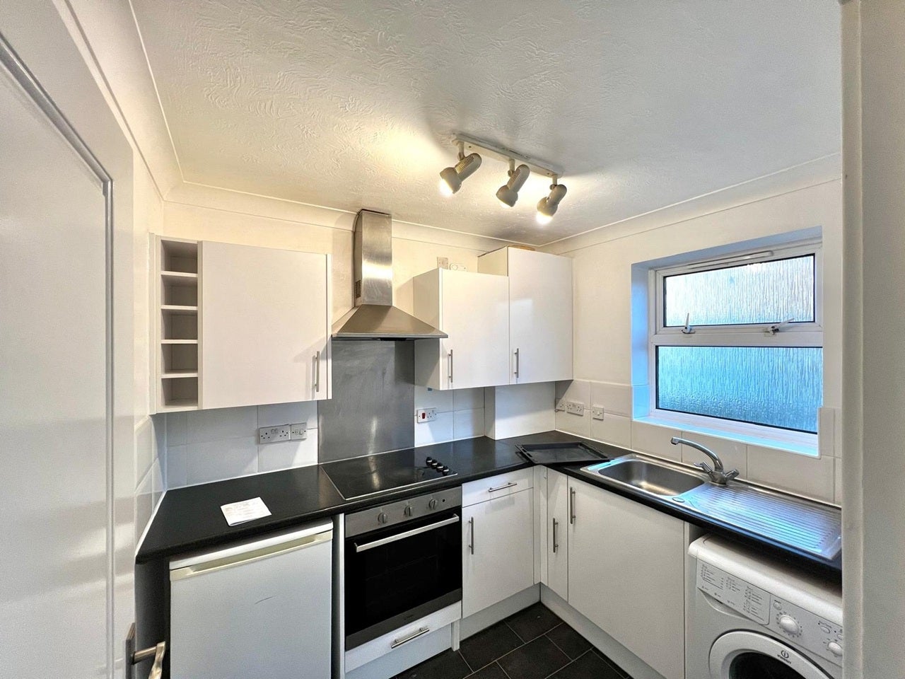Flat Canning Road in Greater London