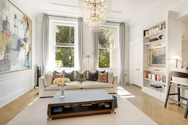 Flat Warwick Square in City of Westminster