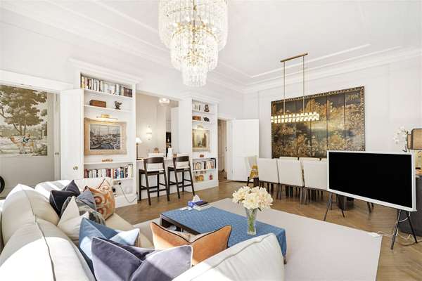 Flat Warwick Square in City of Westminster