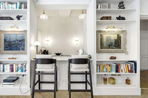 Flat Warwick Square in City of Westminster