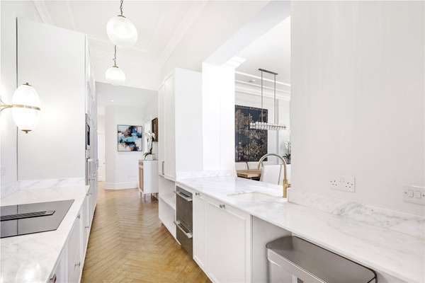 Flat Warwick Square in City of Westminster
