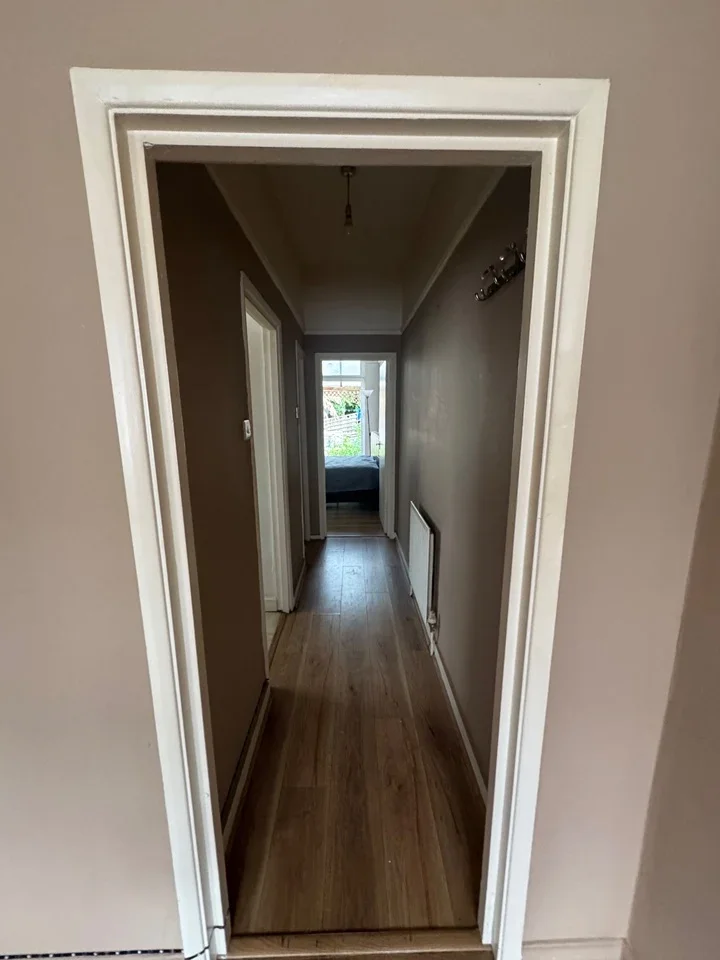 Flat Purley Park Road in Greater London