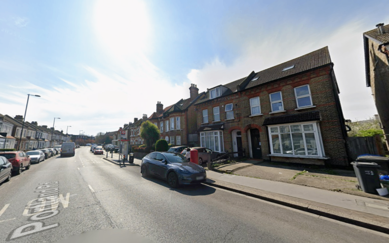 Flat Portland Road in Greater London