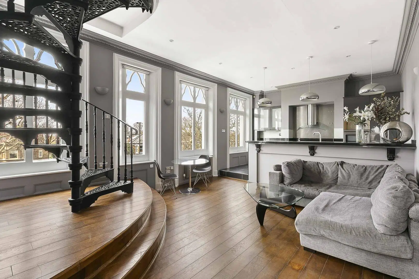 Flat Goldhawk Road in Greater London