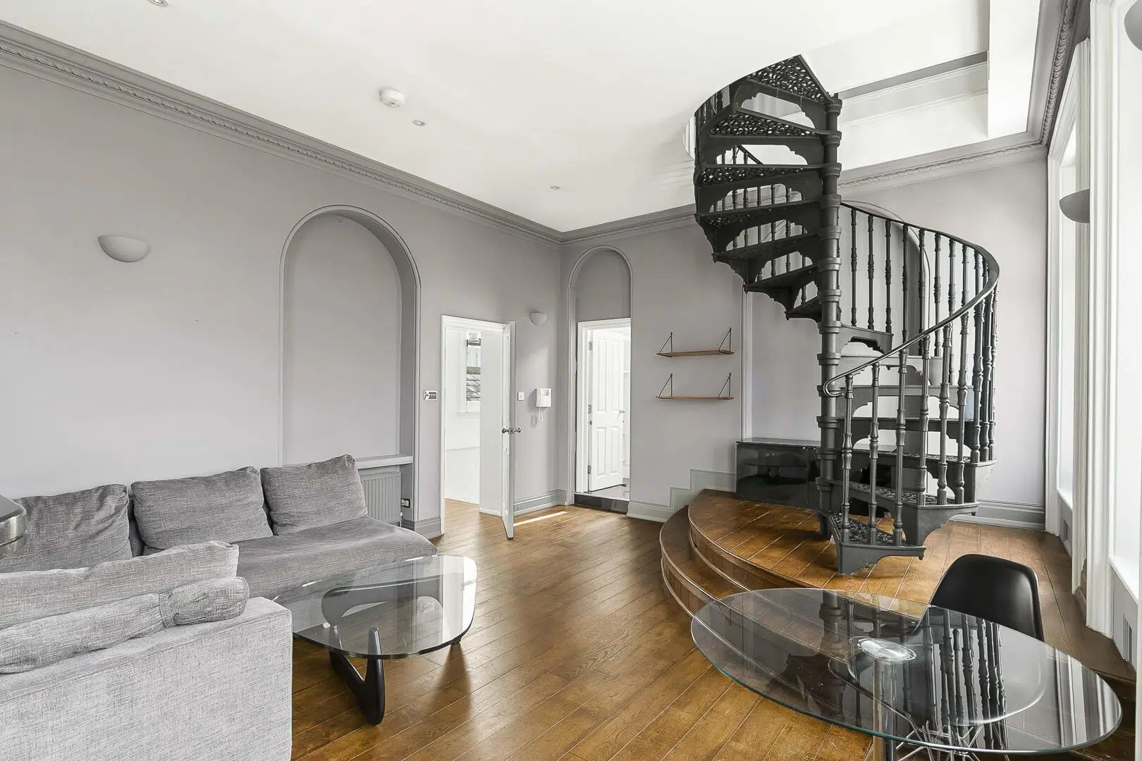 Flat Goldhawk Road in Greater London