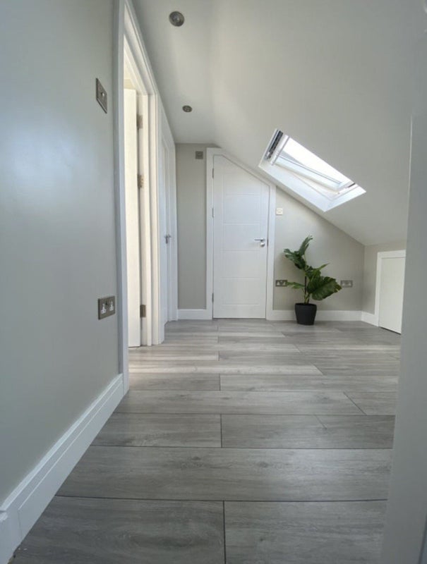 Room Meanley Road in Greater London