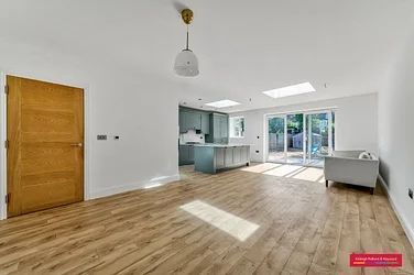 House Petworth Road in Greater London