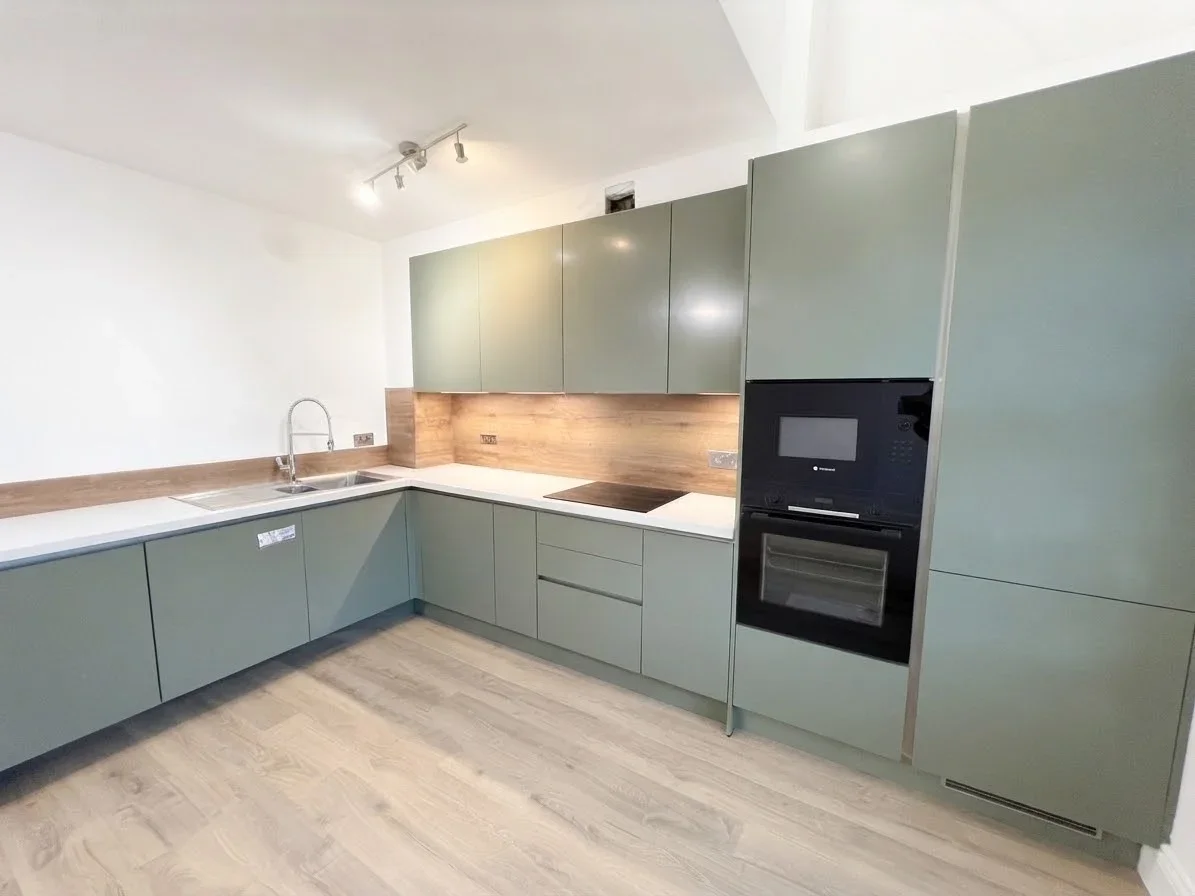 Flat Percy Road in Greater London