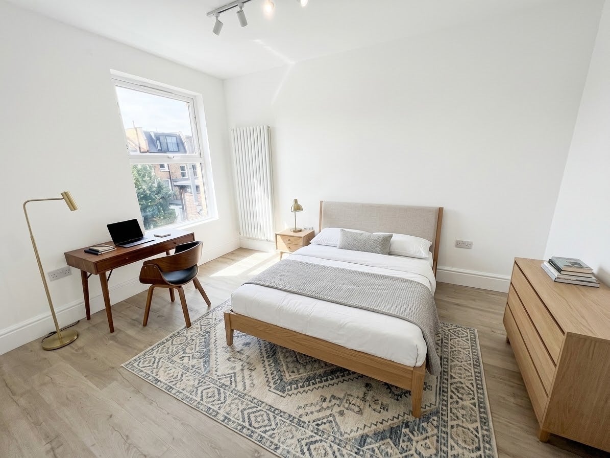 Flat Percy Road in Greater London