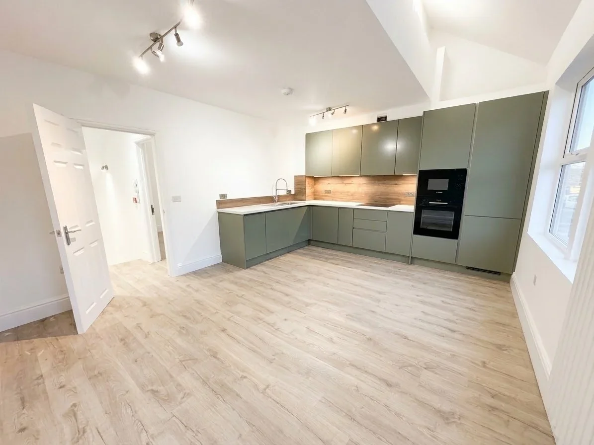 Flat Percy Road in Greater London