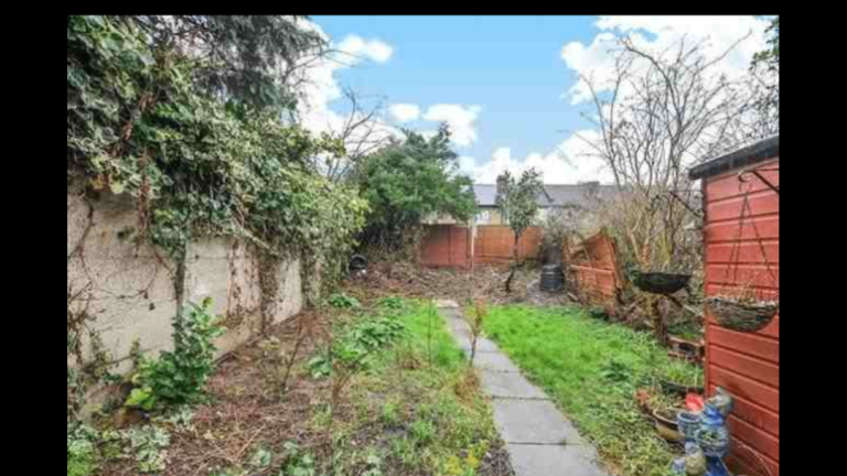 Room Stroud Road in Greater London