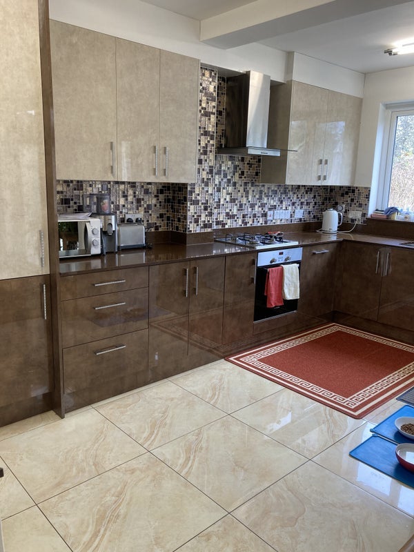 Room Mayfield Avenue in Greater London