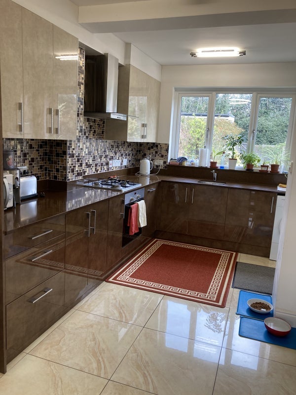 Room Mayfield Avenue in Greater London