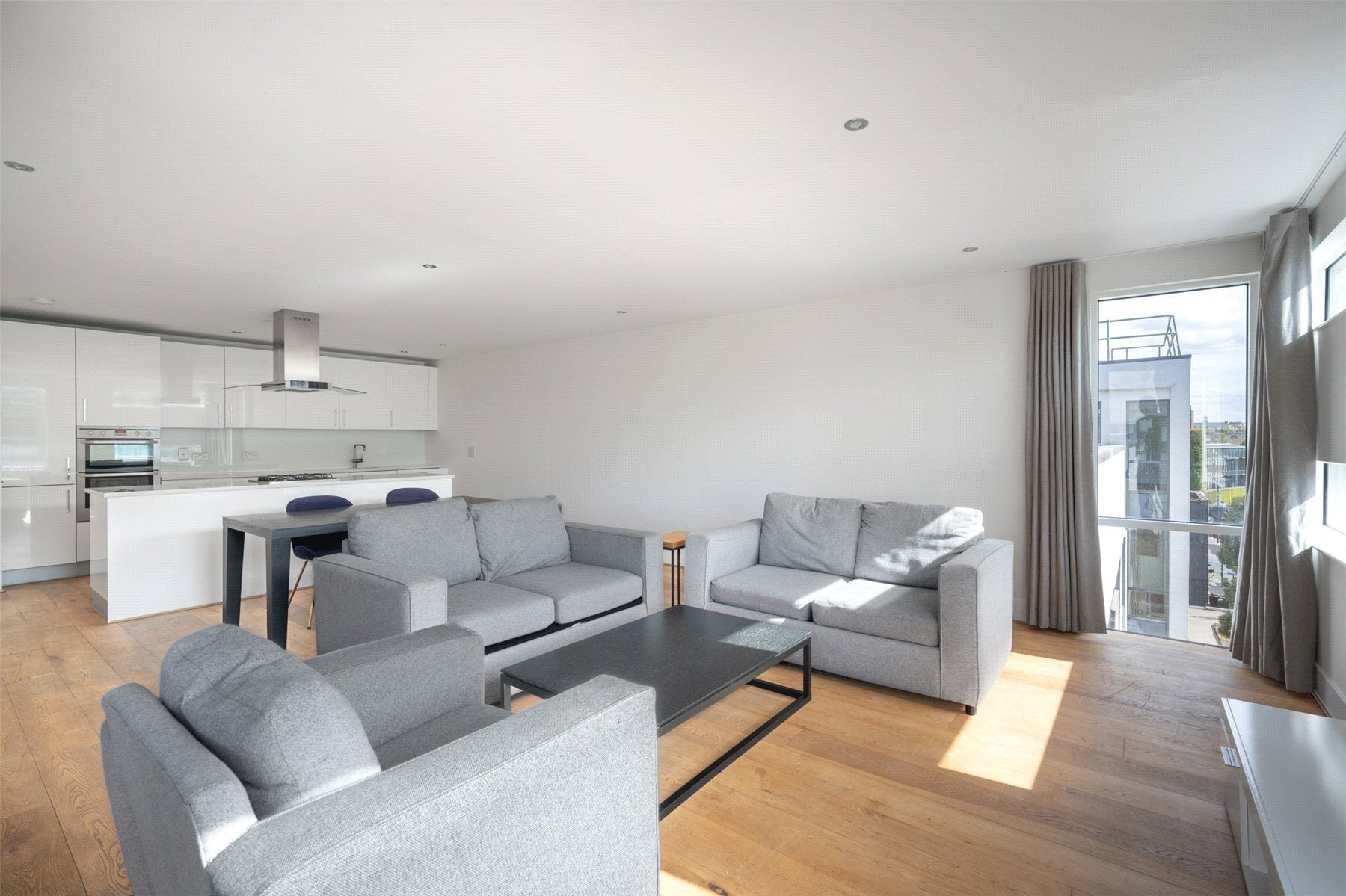 Flat Jamestown Road in Greater London