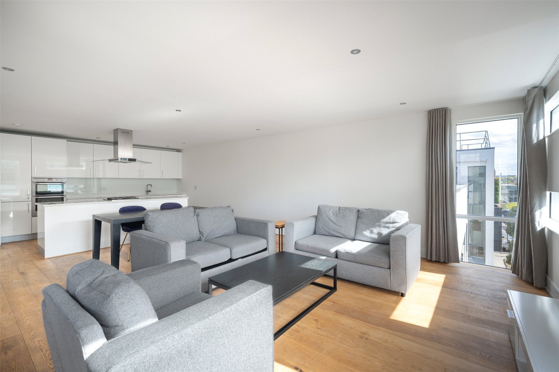 Flat Jamestown Road in Greater London