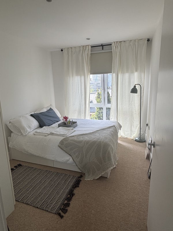 Room Duke of Wellington Avenue in Greater London