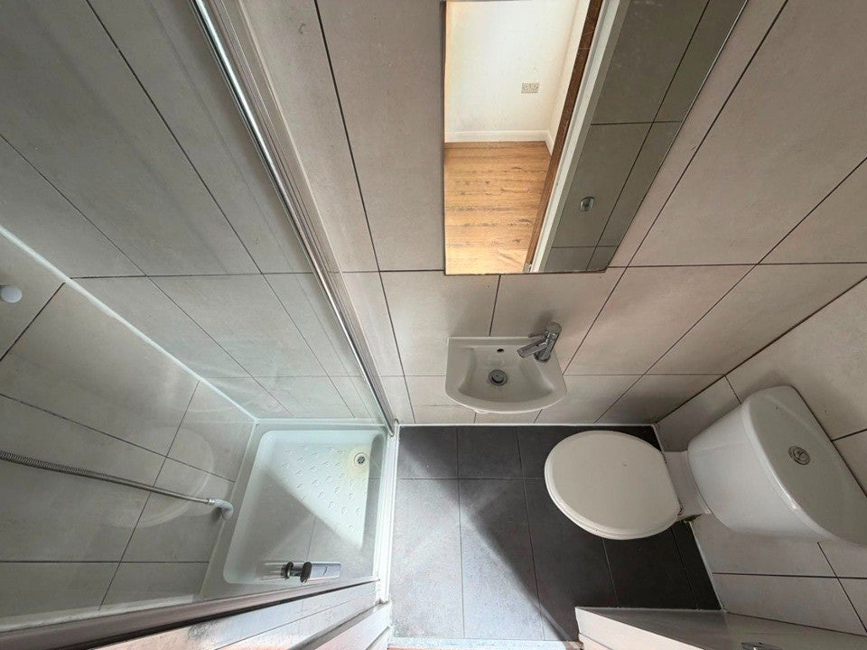 Flat Marmadon Road in Greater London
