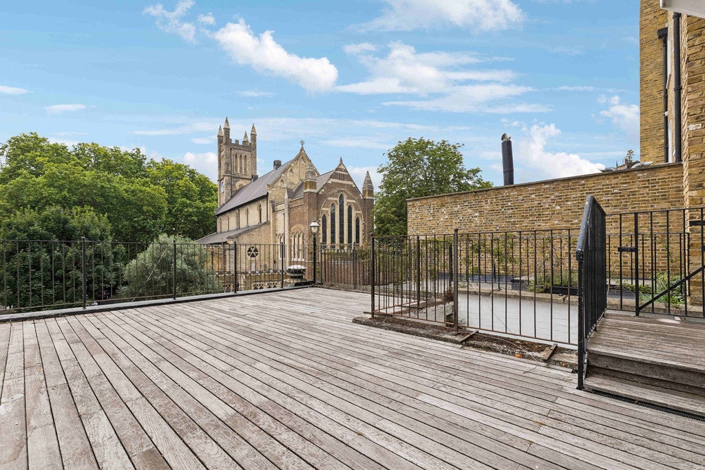 Flat Brompton Road in Greater London