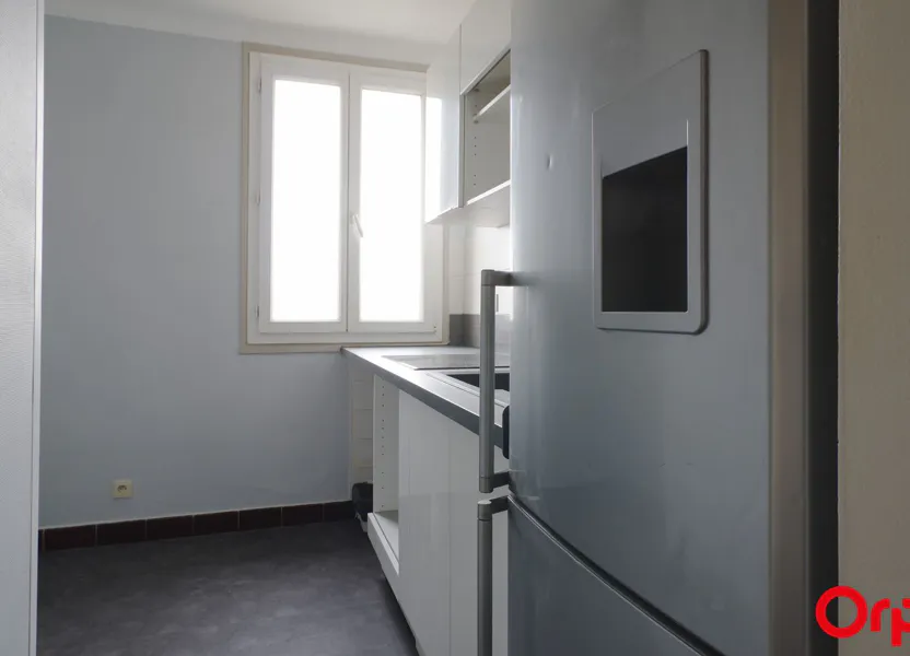 Flat Rue Louise Michel in Vénissieux