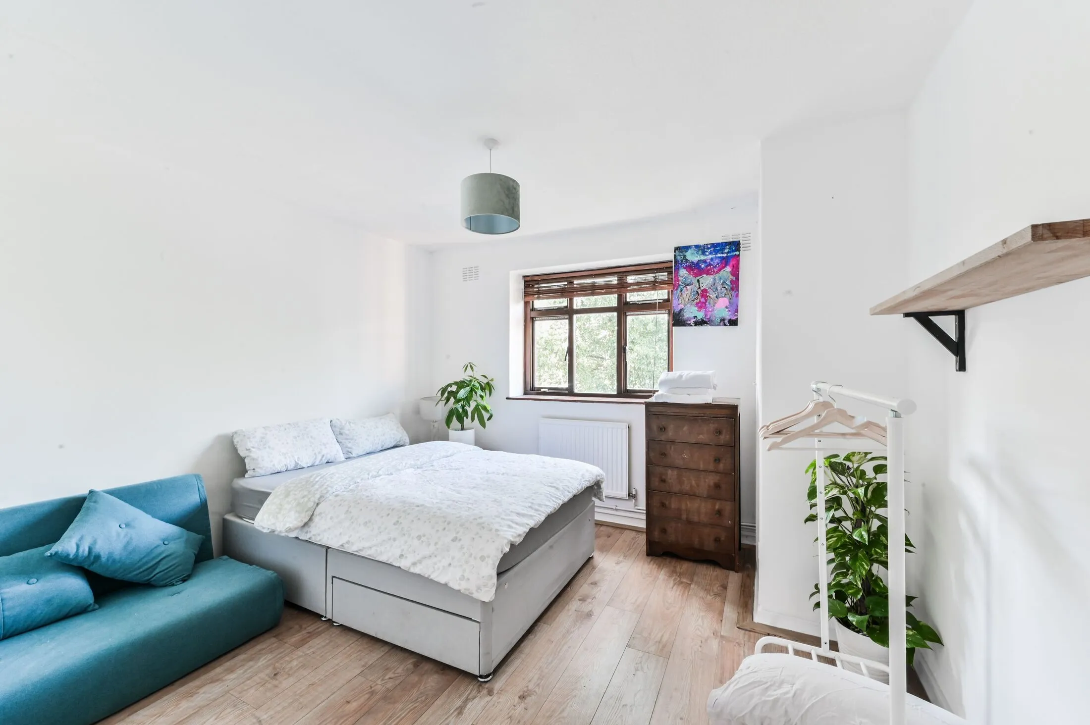 Flat Biggerstaff Street in Greater London