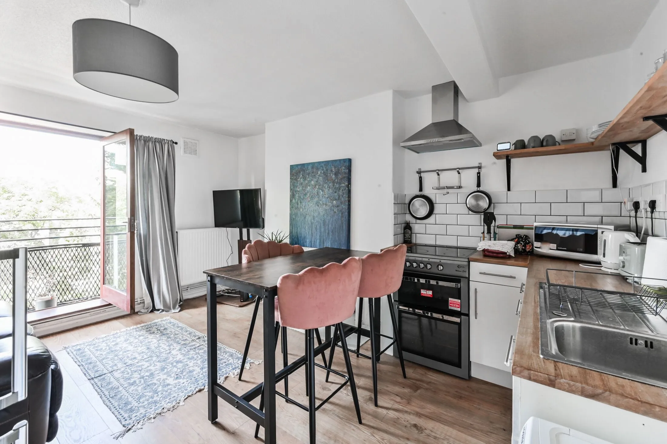Flat Biggerstaff Street in Greater London
