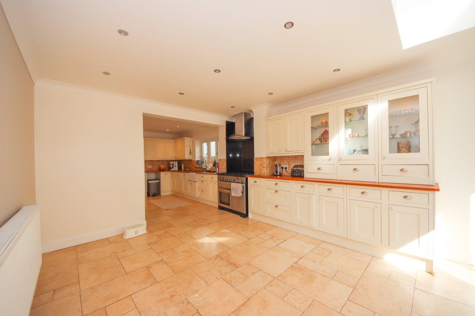 House Harefield Avenue in Epsom