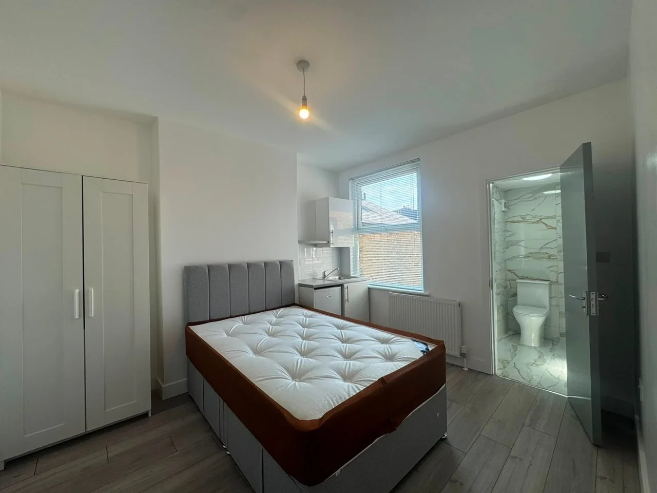 Flat Keston Road in Greater London