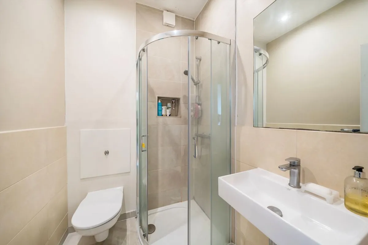 Flat Netherwood Road in Greater London