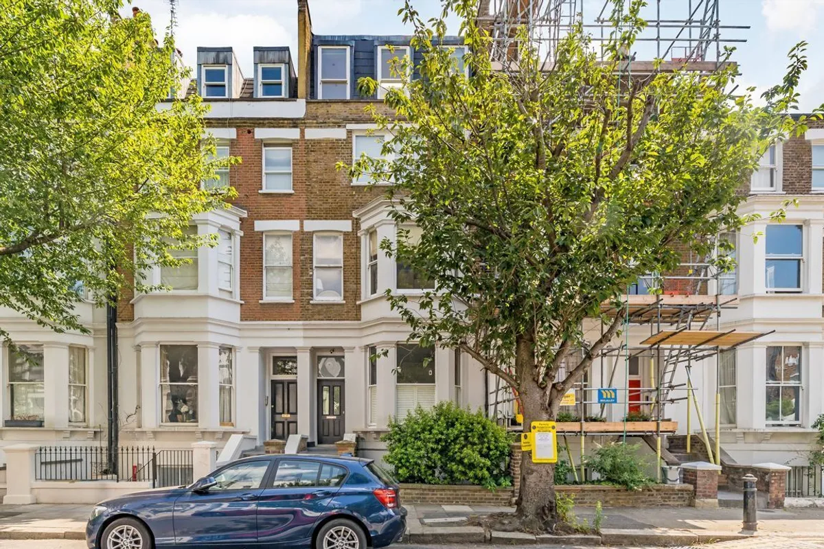 Flat Netherwood Road in Greater London
