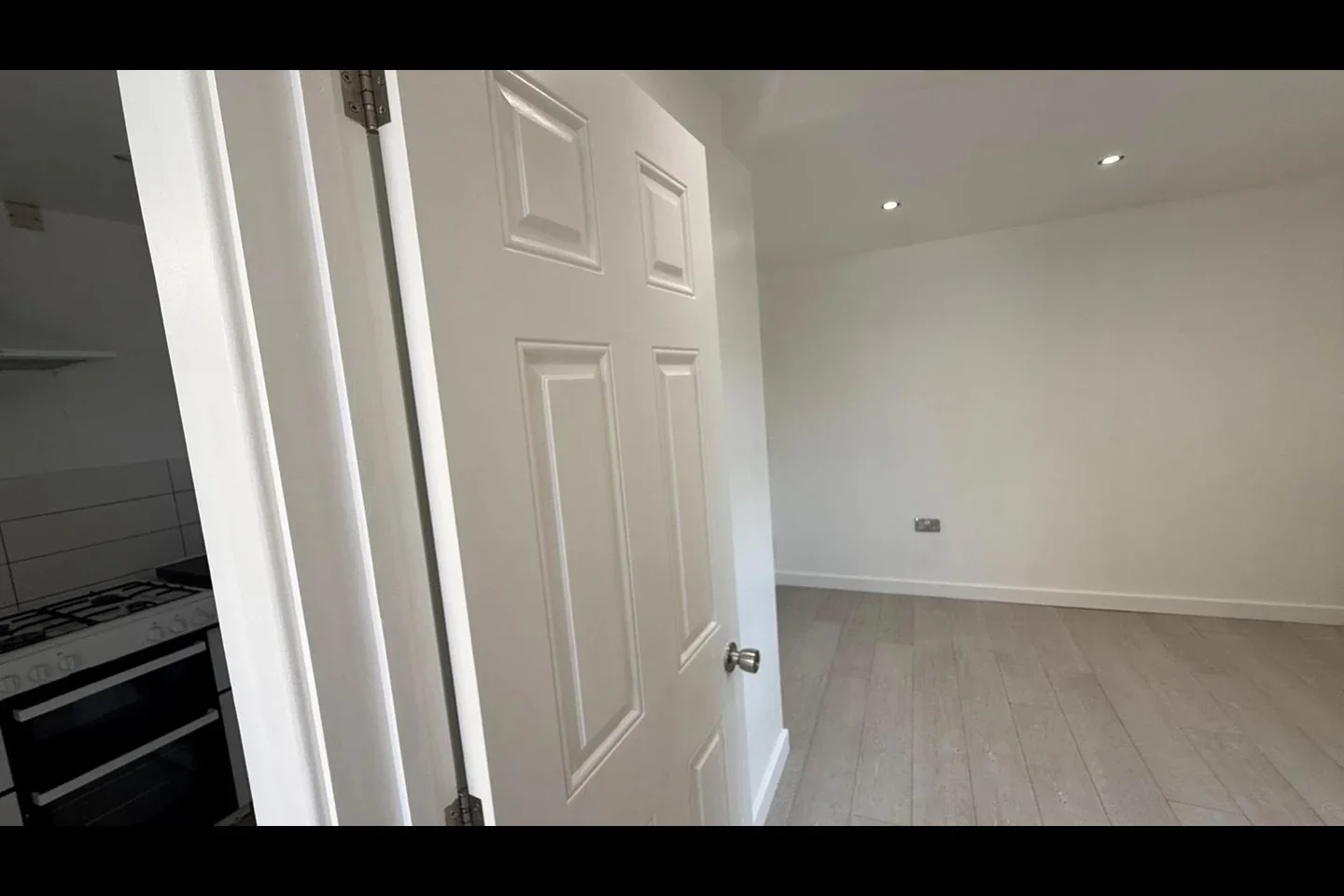 Flat Lynwood Close in Greater London
