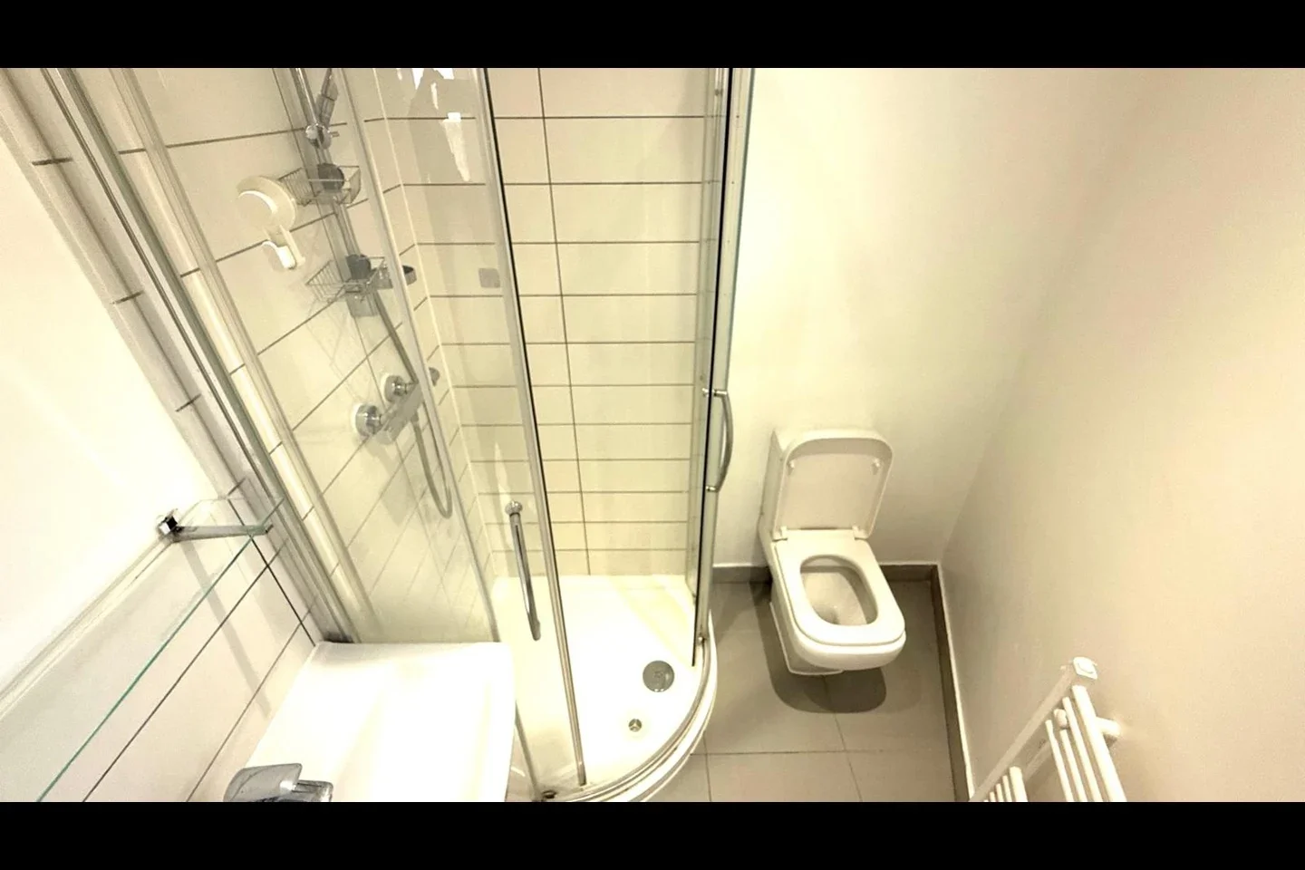 Flat Lynwood Close in Greater London