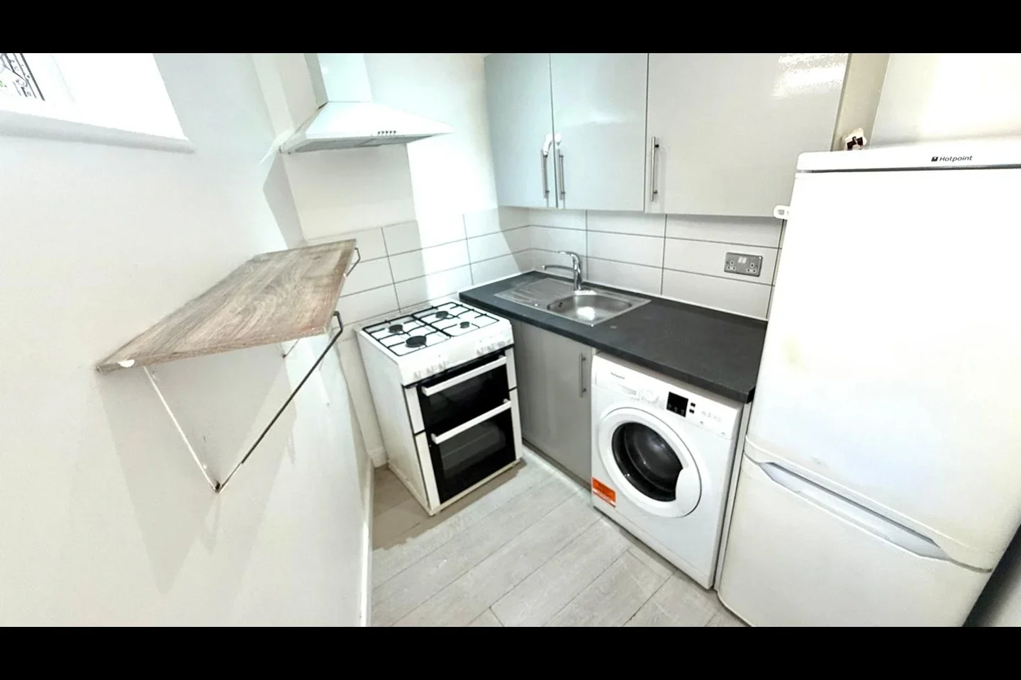 Flat Lynwood Close in Greater London