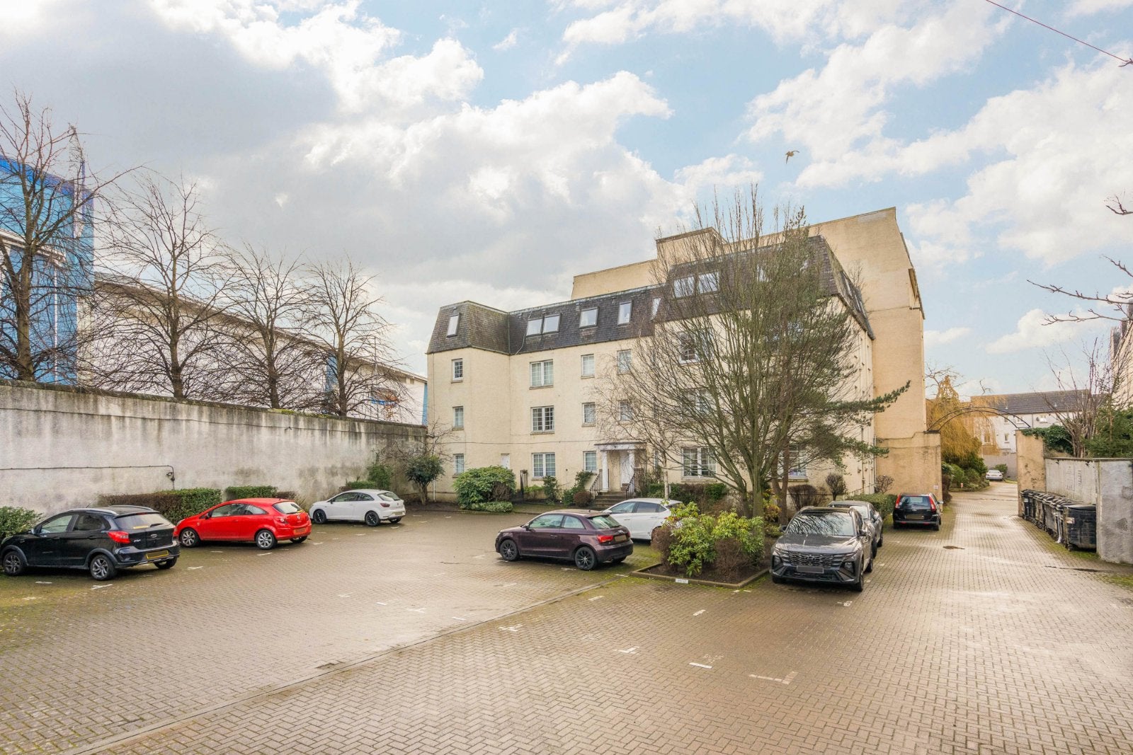 Flat Caledonian Crescent in City of Edinburgh